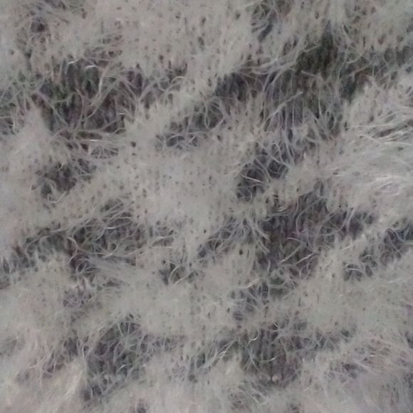 Mudd Fuzzy Women Eyelash Sweater Gray&White Houndstooth Check Crew Neck Size M - Picture 5 of 9